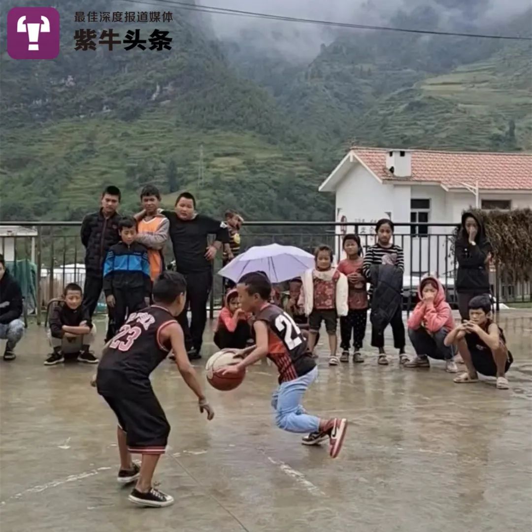 小孩子篮球视频播放_视频篮球技巧小儿教学_小儿篮球技巧视频