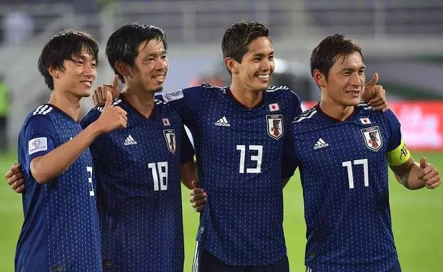 亚洲杯足球日本拿冠军了吗_足球杯亚洲冠军拿日本比赛_亚洲杯足球2021中国日本